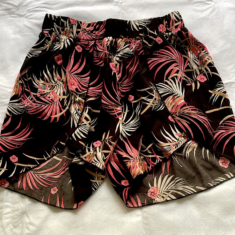 SHEIN Dark Flowery Shorts